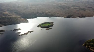 Portnoo 'dan Doon Kalesi' nin havadan görünüşü - Donegal İlçesi - İrlanda