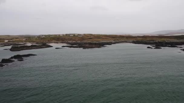 Latanie nad pięknym irlandzkim wybrzeżem przez Rossbeg, Ardara-County Donegal, Irlandia — Wideo stockowe