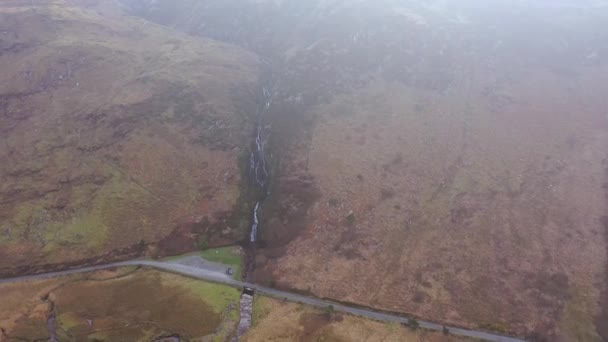 Chute d'eau d'Assaranca dans le comté de Donegal - Irlande — Video