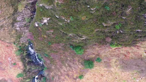 Antenn av Assaranca vattenfall i grevskapet Donegal-Ireland — Stockvideo