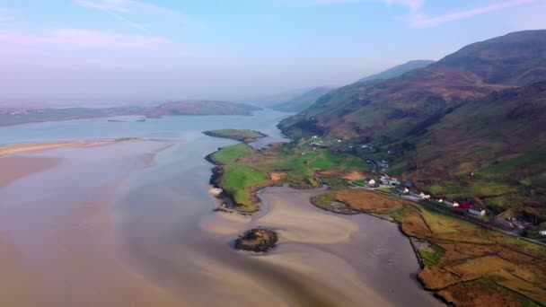 Antena Aeria wokół Ardara w hrabstwie Donegal-Irlandia — Wideo stockowe