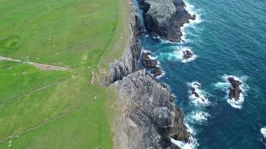 County Donegal Rathlin Obirne adasına doğru Uçan, Irleand