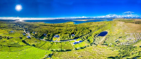 Letecký pohled na pobřeží viděných z Clooney směrem k Portnoo od Ardary, County Donegalu. Irsko — Stock fotografie