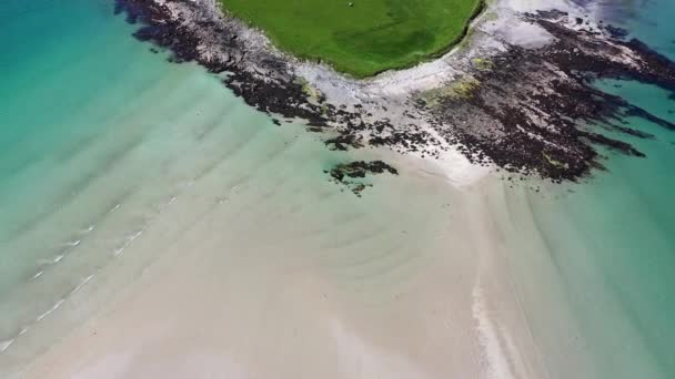 Aerial view of the awarded Narin Beach by Portnoo and Inishkeel Island in County Donegal, Ireland — Stock Video