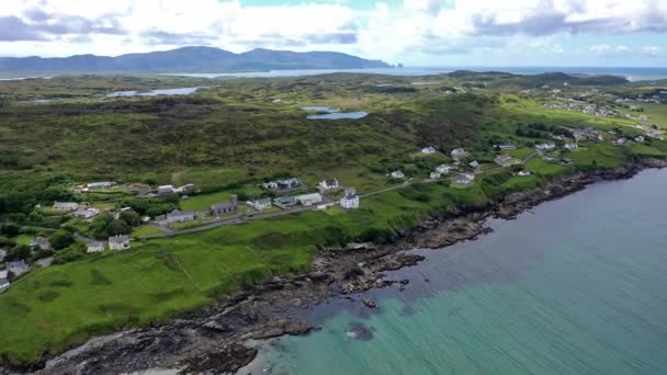 Vista aérea de Portnoo en el Condado de Donegal, Irlanda — Vídeos de Stock