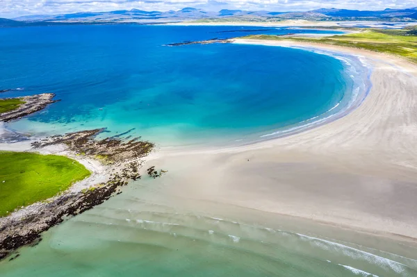 Vista aérea da premiada Narin Beach por Portnoo e Inishkeel Island no Condado de Donegal, Irlanda — Fotografia de Stock