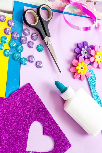 Fabricación de manualidades de papel para cono de caramelo primer día de escuela — Foto de Stock