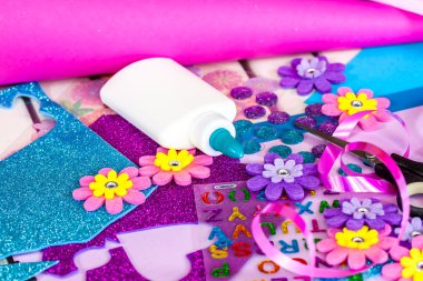 Okul şeker koni ilk gün için kağıt el sanatları yapma