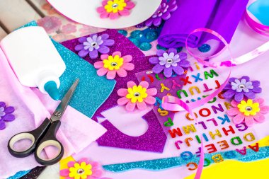 Okul şeker koni ilk gün için kağıt el sanatları yapma