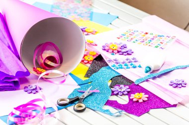 Okul şeker koni ilk gün için kağıt el sanatları yapma