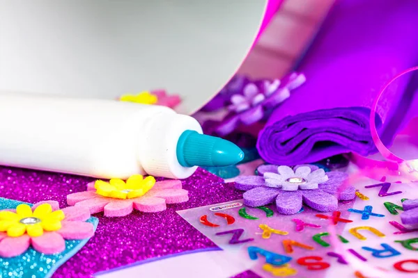 Okul şeker koni ilk gün için kağıt el sanatları yapma