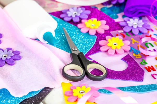 Okul şeker koni ilk gün için kağıt el sanatları yapma