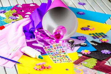 Okul şeker koni ilk gün için kağıt el sanatları yapma