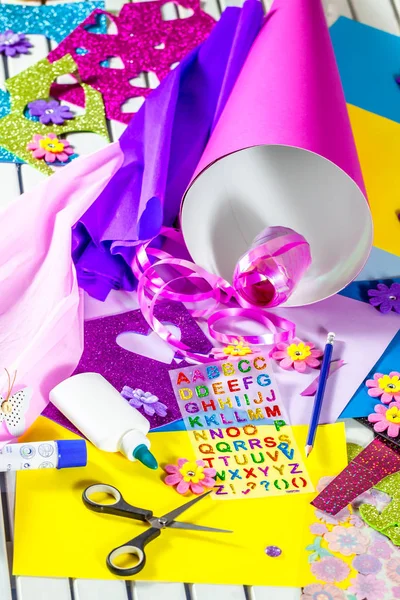 Papierbasteln für Zuckertüte erster Schultag — Stockfoto