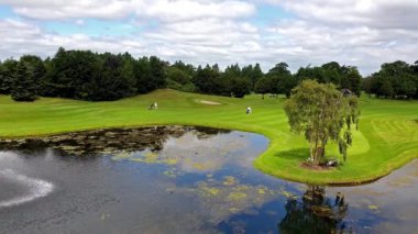 Golf Sahası görünümü-arabalar veda