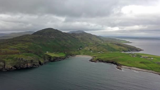 Mucross Head est une petite péninsule située à environ 10 km à l'ouest de Killybegs, dans le comté de Donegal, dans le nord-ouest de l'Irlande. — Video