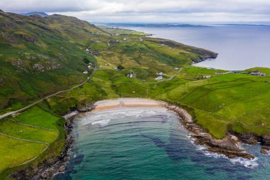 Mucross Head kuzey-batı İrlanda County Donegal Killybegs yaklaşık 10km batısında küçük bir yarımada ve popüler bir kaya tırmanış alanı içerir, onun sıradışı yatay katmanlı yapısı için kaydetti