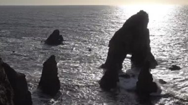 Gün batımında Crohy Head Sea Arch Breeches - County Donegal, İrlanda