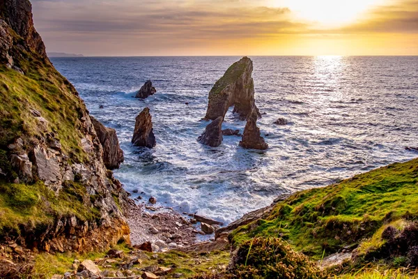 Crohy Head Sea Arch Breeches pendant le coucher du soleil - Comté de Donegal, Irlande — Photo