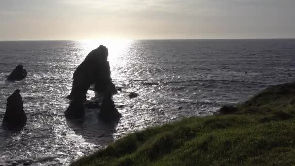 Crohy Head Sea Arch Breeches durante o pôr-do-sol - County Donegal, Irlanda — Vídeo de Stock