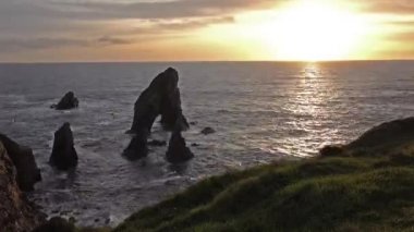 Gün batımında Crohy Head Sea Arch Breeches - County Donegal, İrlanda