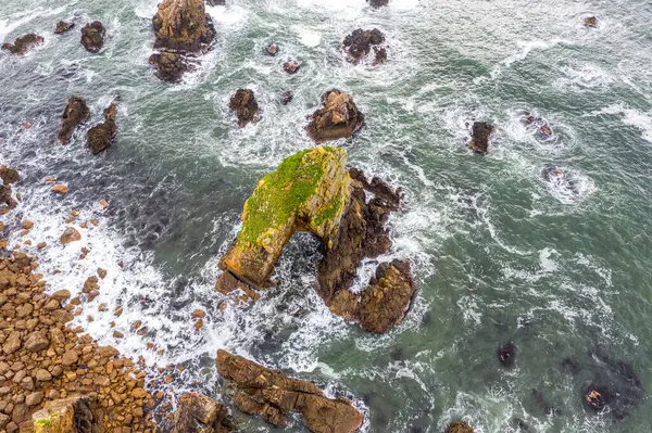 Vista aérea do Crohy Head Sea Arch, Condado de Donegal - Irlanda — Fotografia de Stock