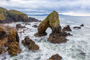 Crohy Head Deniz Kemerinin havadan görünüşü, Donegal İlçesi - İrlanda