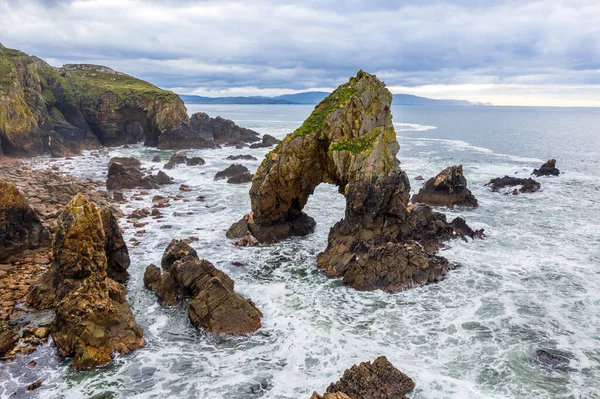 Vue aérienne de l'arche maritime de Crohy Head, comté de Donegal - Irlande — Photo