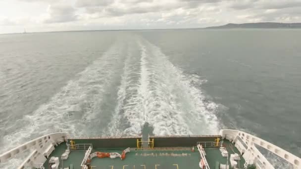Prom opuszczający port w Dublinie - Irlandia — Wideo stockowe