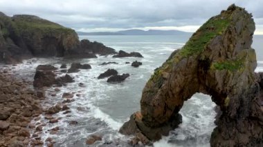 Crohy Head Deniz Kemerinin havadan görünüşü, Donegal İlçesi - İrlanda