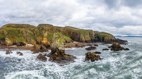 Vista aérea do Crohy Head Sea Arch, Condado de Donegal - Irlanda — Fotografia de Stock