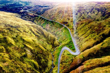 Ardara, Donegal, İrlanda 'dan Glengesh Geçidi' nden hava görüntüsü