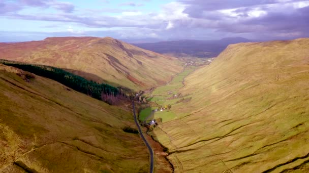 Aerial view from Glengesh Pass by Ardara, Donegal, Írország — Stock videók