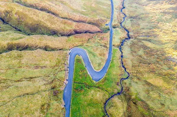 이 글 렌게 쉬 에서 바라본 공중 사진 : ardara, Donegal, Ireland — 스톡 사진