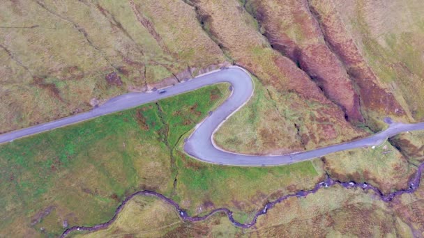 Ardara, Donegal, İrlanda 'dan Glengesh Geçidi' nden hava görüntüsü — Stok video