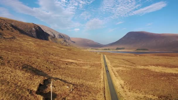 La entrada sur al Parque Nacional Glenveagh es una verdadera joya escondida - Condado de Donegal, Irlanda — Vídeos de Stock