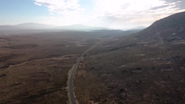 Quitter le parc national Glenveagh dans le comté de Donegal, Irlande au sud — Video