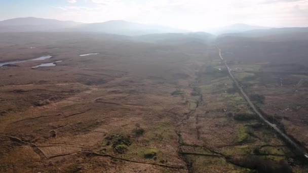 Quitter le parc national Glenveagh dans le comté de Donegal, Irlande au sud — Video