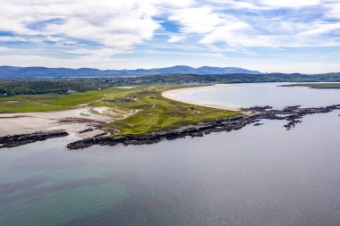 Carrickfad 'in Portnoo County Donegal, İrlanda' daki Narin Sahili 'ndeki hava manzarası.