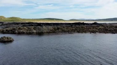 Carrickfad tarafından Portnoo County Donegal, İrlanda 'daki Narin Sahili' nde yapılan resifin havadan görünüşü