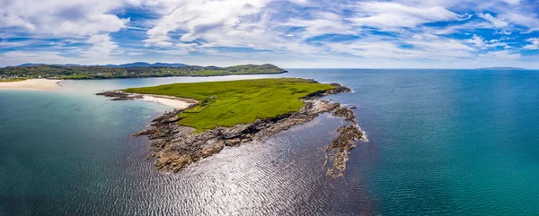 Vista aérea da Ilha Inishkeel por Portnoo ao lado do premiado Narin Beach no Condado de Donegal, Irlanda — Fotografia de Stock