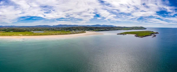 Αεροφωτογραφία του Inishkiel Island και με Strand από Portnoo δίπλα στο βραβευμένο με παραλία στην κομητεία Donegal, Ιρλανδία — Φωτογραφία Αρχείου