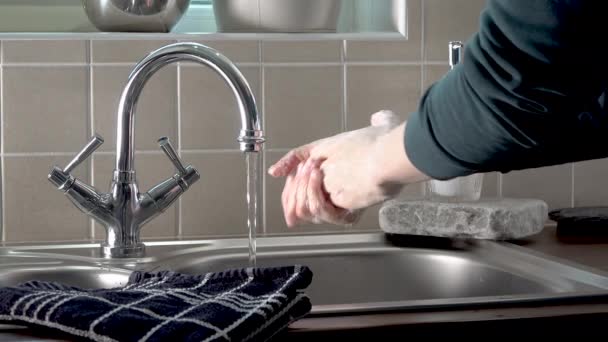 Proper drying of hands demonstrated at steel kitchen sink — Stock Video