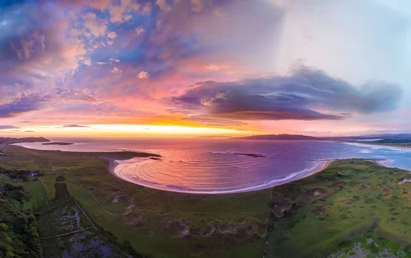 Incredibile tramonto a Portnoo nella contea di Donegal - Irlanda — Foto Stock