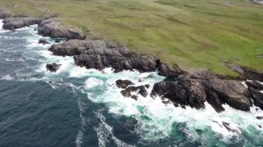 Donegal İlçesi Daros kıyı şeridinin havadan görüntüsü - İrlanda.