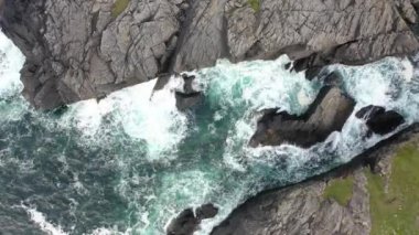 Donegal İlçesi Daros kıyı şeridinin havadan görüntüsü - İrlanda.