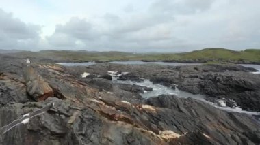 Donegal İlçesi 'ndeki Dawros kıyı şeridinin havadan görüntüsü - İrlanda.