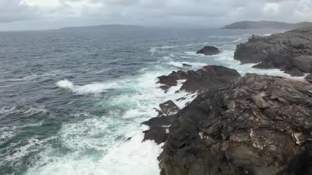 Vue aérienne du littoral de Dawros dans le comté de Donegal - Irlande. — Video