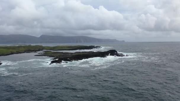 Vista aérea da costa de Dawros, no condado de Donegal - Irlanda. — Vídeo de Stock