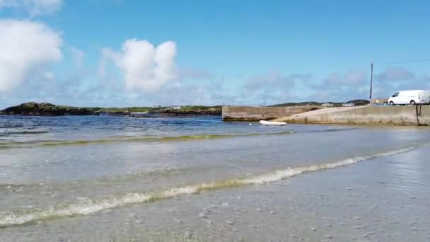 La hermosa costa de Rosbeg en el Condado de Donegal - Irlanda — Vídeo de stock